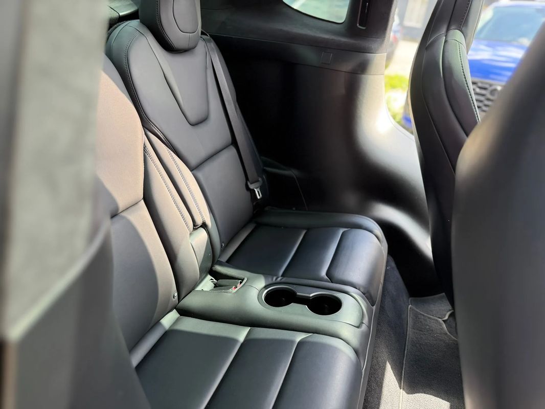 Tesla Model X - 25