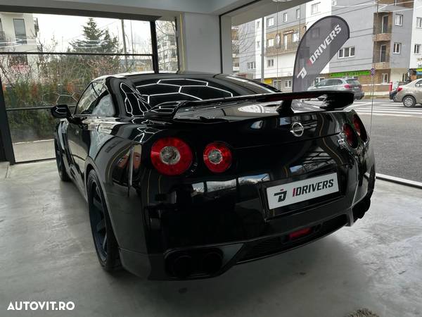 Nissan GT-R Standard - 4