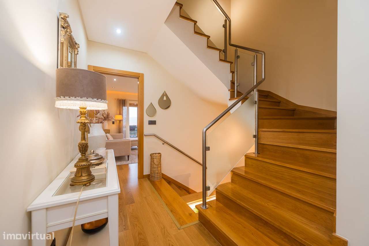 Moradia T-4+1 em Agualva Cacém-27