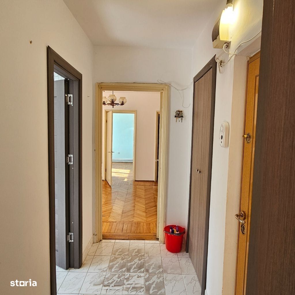 Vanzare apartament cu 3 camere, zona Tiglina 1, etaj 1, sup.60 mp.