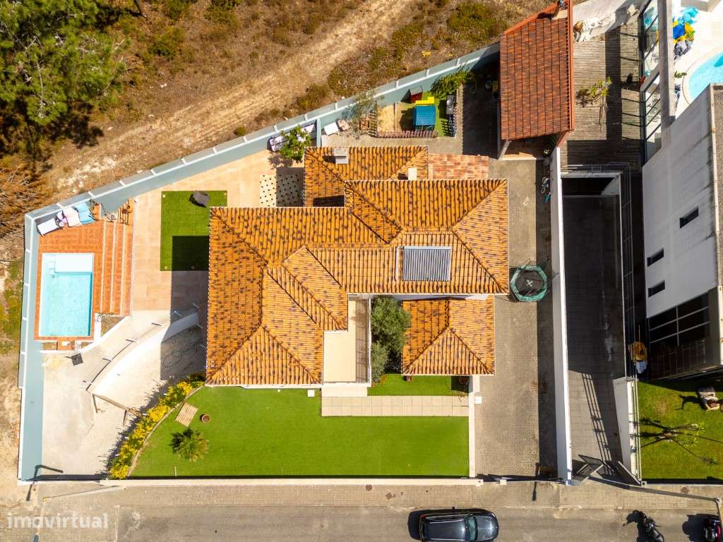Moradia T3 com piscina e excelente exposição solar na Nazaré-29