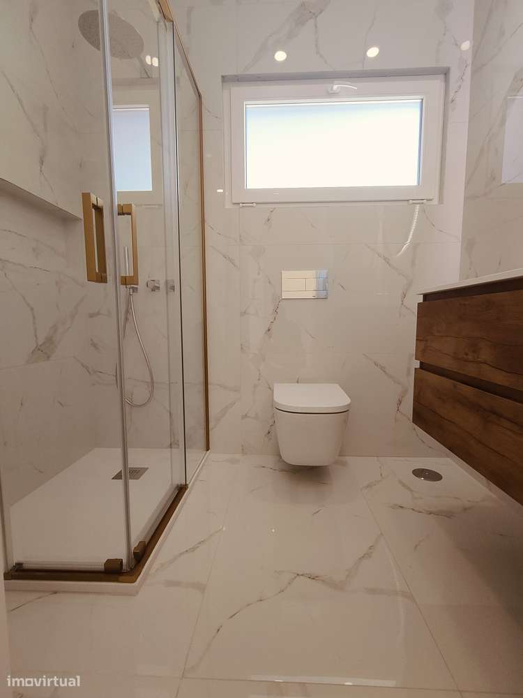 Oferta de 1% do valor de aquisição - Moradia T4 com 1 Suíte-35