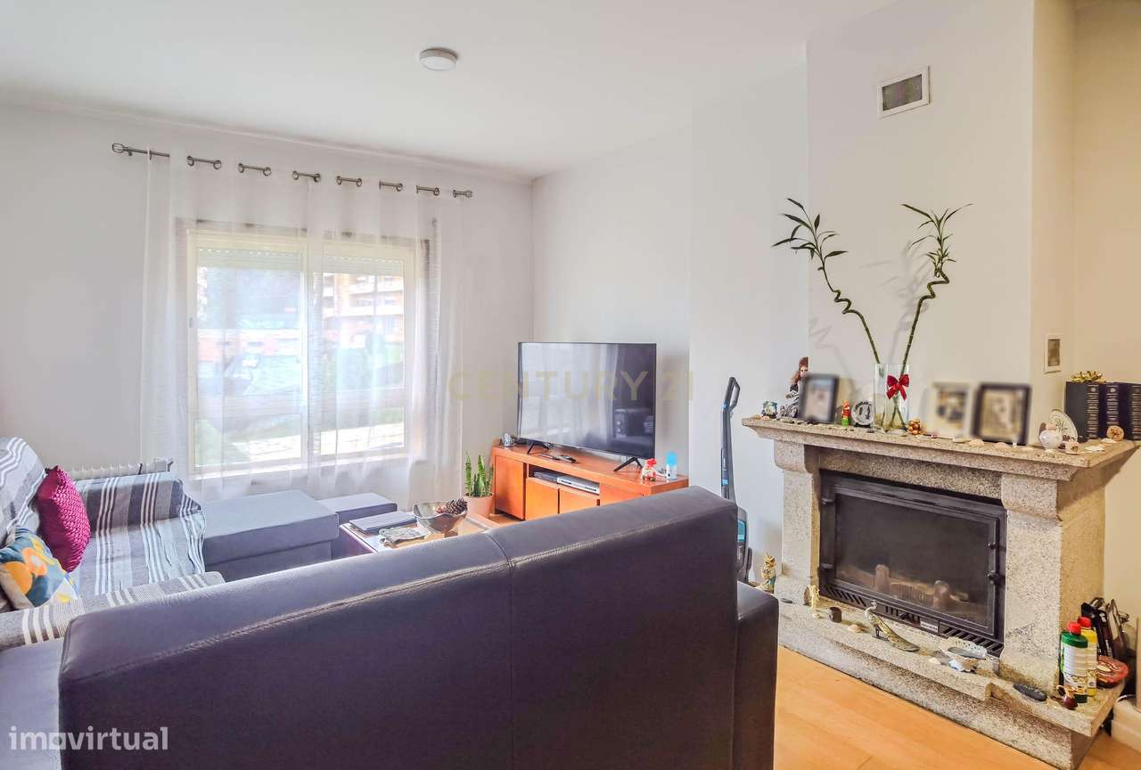 Apartamento T2 com Varanda, Garagem e Piscina | Valongo-13