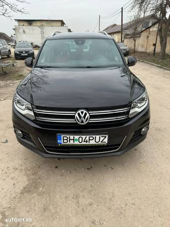 Volkswagen Tiguan - 1