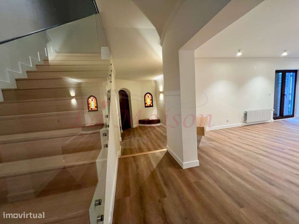 Moradia V4 Duplex no Centro de Loures-26