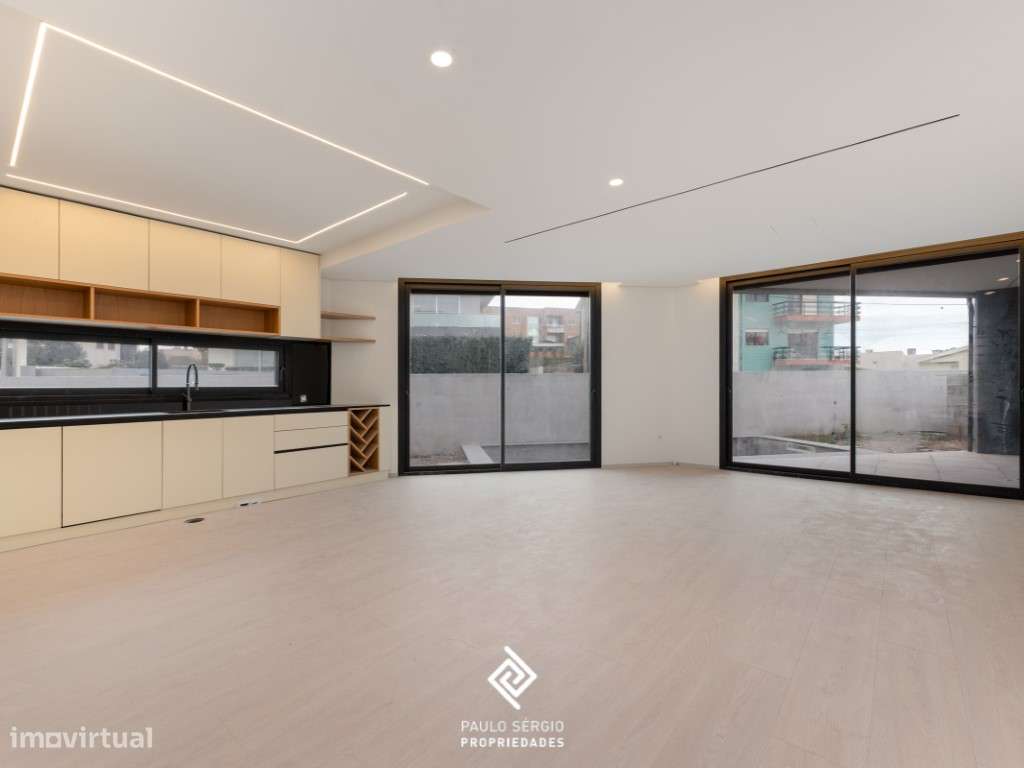 Moradia de Qualidade Superior com Piscina a 350m da Praia da Madale... - Grande imagem: 4/25