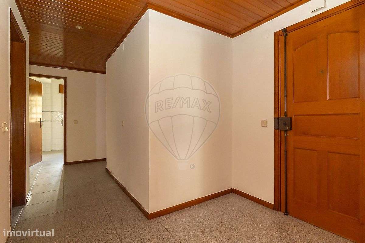 Apartamento T2 com Arrecadação em Paio Pires-5