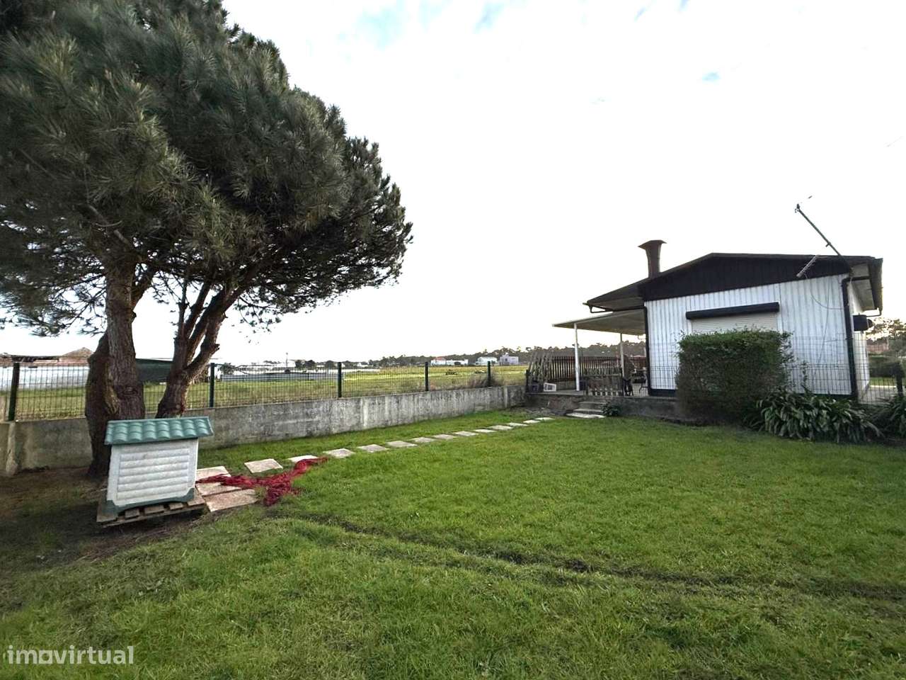 Casa térrea isolada no Torrão do Lameiro, situada junto à Ria-18