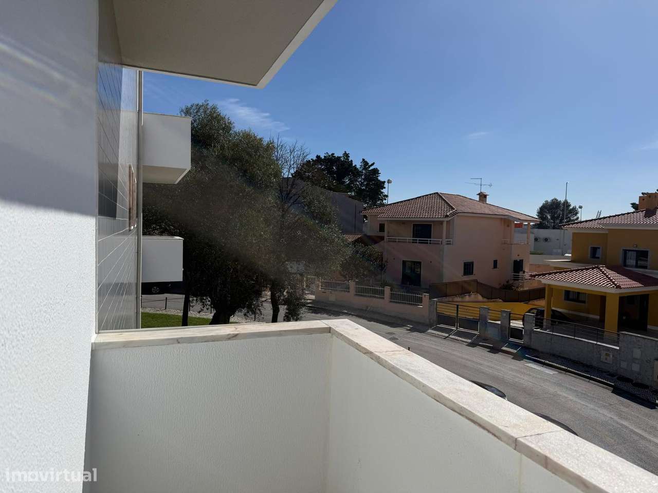 T3 Centro de Queijas, Oeiras. Parqueamento, Arrecadação, Varandas.-20