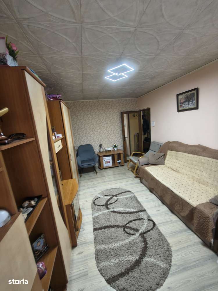 Vând apartament 3 camere zona piata - Imagine principală: 2/19