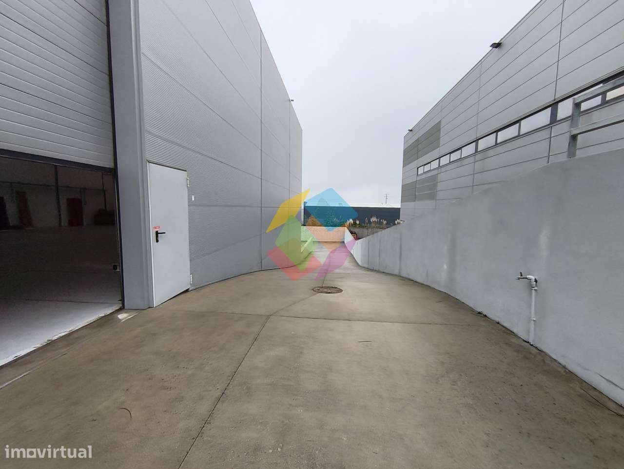 Pavilhão Empresarial Pronto a Utilizar – Fiães!-9