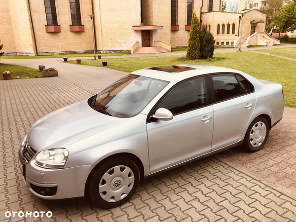 Volkswagen Jetta 1.6 Trendline - 8