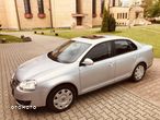 Volkswagen Jetta 1.6 Trendline - 8