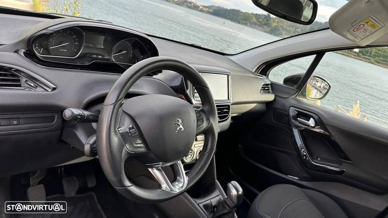 Peugeot 208 1.2 PureTech Signature - 11