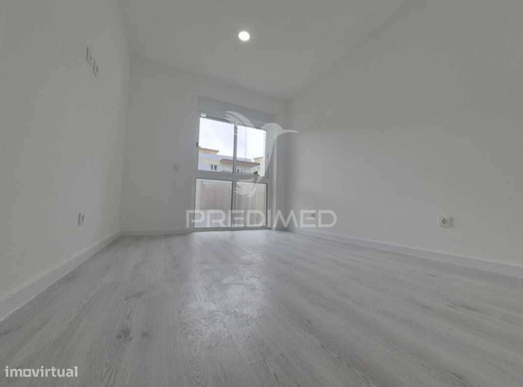 Apartamento T2 no Laranjeiro, Almada-10