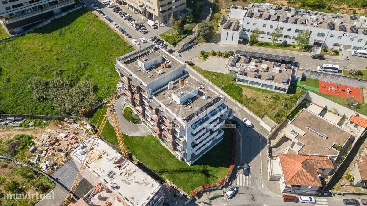 Excelente Apartamento T3 com Terraço em Oliveira do Douro,-34