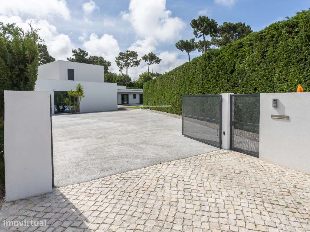 Moradia isolada T4, arquitetura contemporânea com garagem e piscina...-43