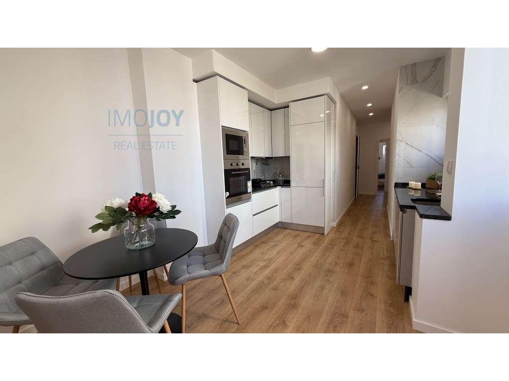 Apartamento T3 com Remodelação Total em Zona Central de Benfica - Grande imagem: 5/37