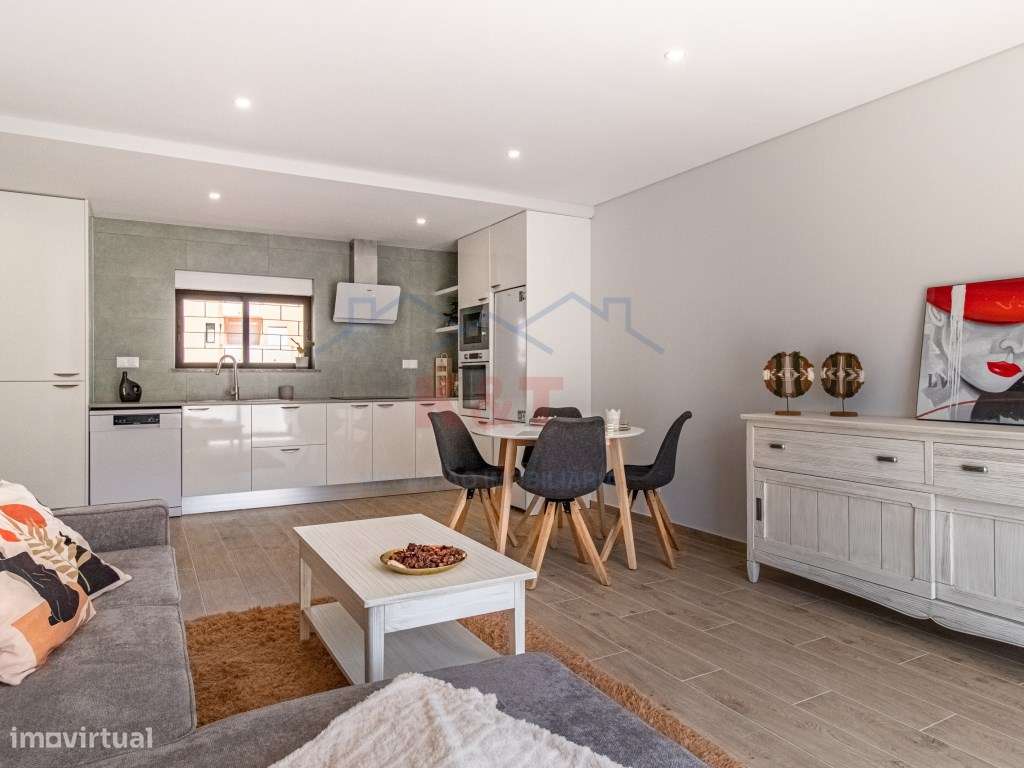 T2 na Praia da Rocha totalmente Remodelado-8