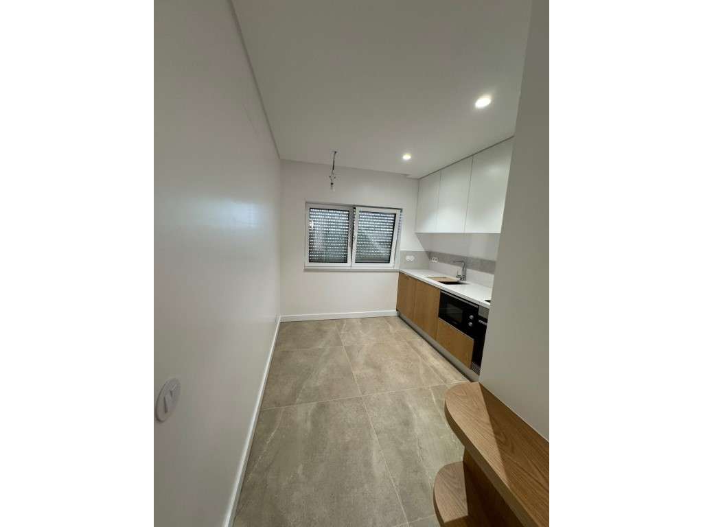 Moradia T3 com Garagem e Suite a venda na Maçã Sesimbra-20