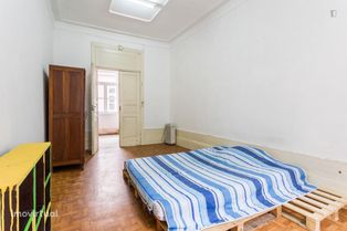 53593 - Quarto com cama de casal em residência