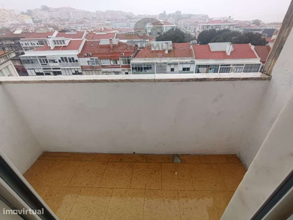Apartamento T4 Totalmente Remodelado na Damaia-29