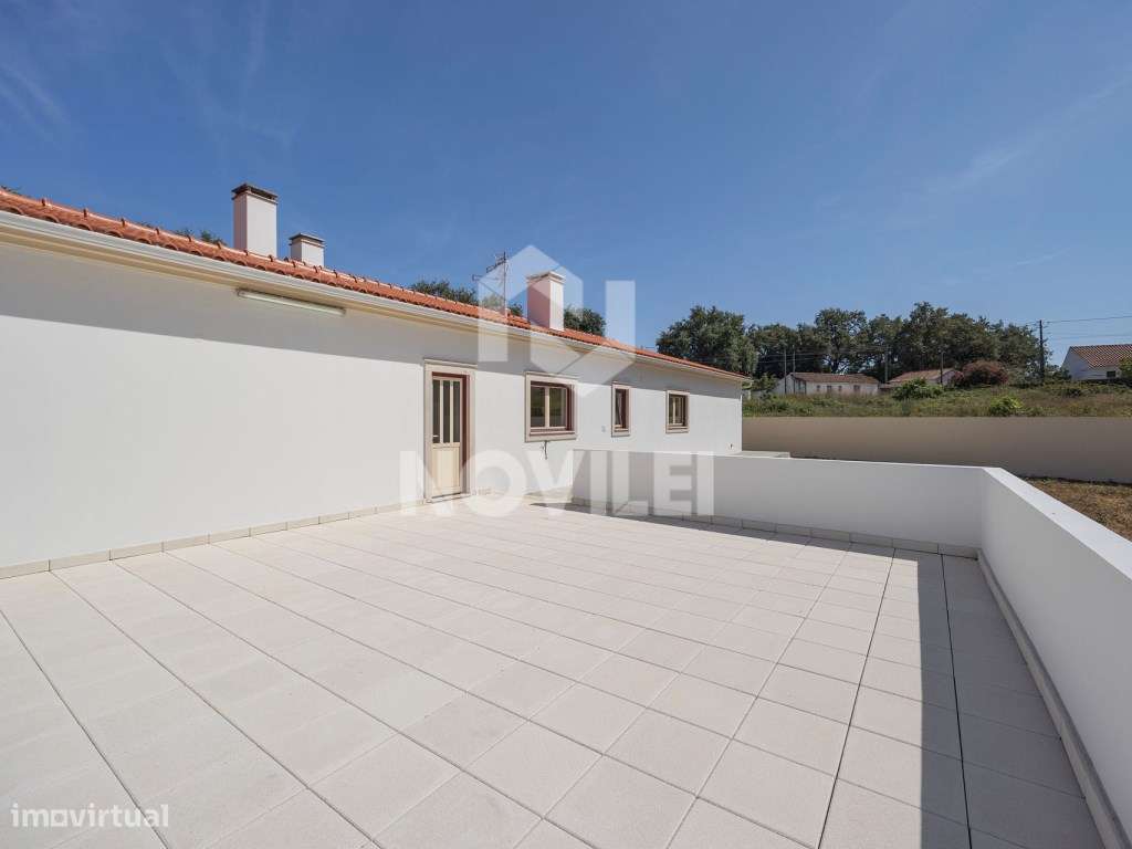 Moradia Isolada Térrea, renovada, 1500m2 de terreno murados-11