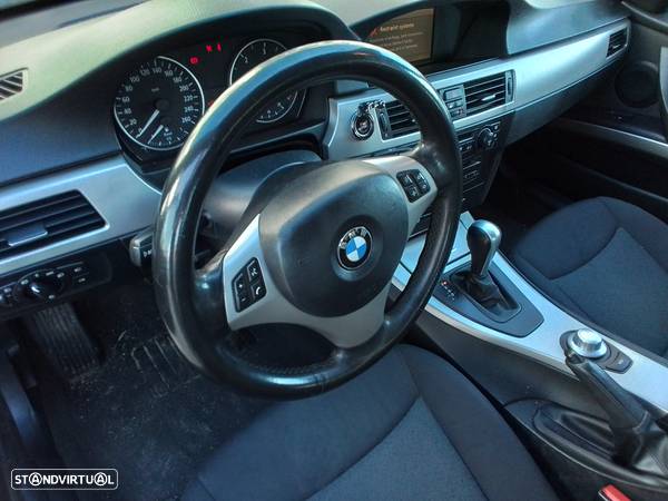 BMW 320 dA Dynamic - 14