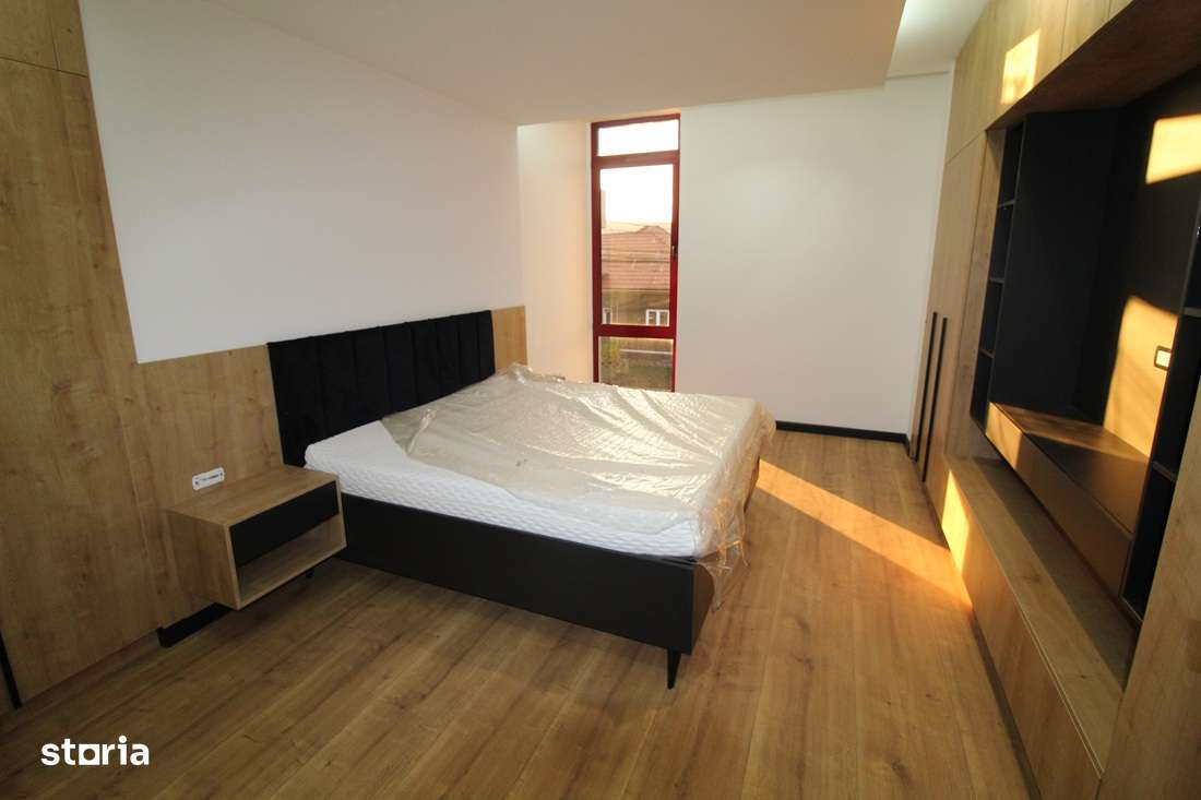 Vând imobil cu spații comerciale/apartamente D+P+3E în Hunedoara...-10