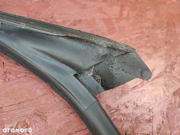 BMW E36 CABRIO ORYGINALNA USZCZELKA DRZWI PASAŻERA CZARNA  STAN ARDZO DOBRY  O NR. 8 176 276 OEM - 8