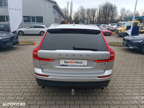 Volvo XC 60 B4 MHEV AT8 AWD Momentum Pro - 12