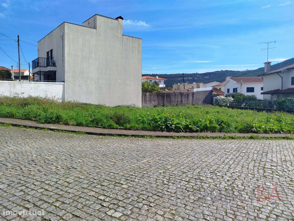 Lote de gaveto para construção de moradia em Nogueira em Braga - Grande imagem: 4/28