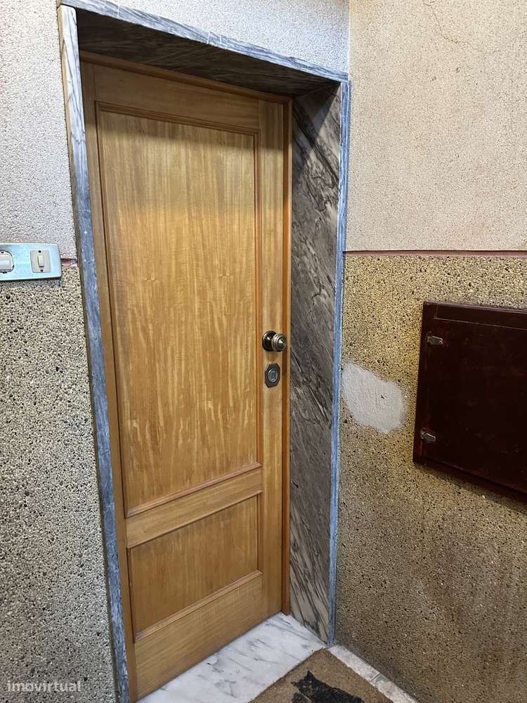 T1 - Alto do Seixalinho - Barreiro. - Grande imagem: 2/12