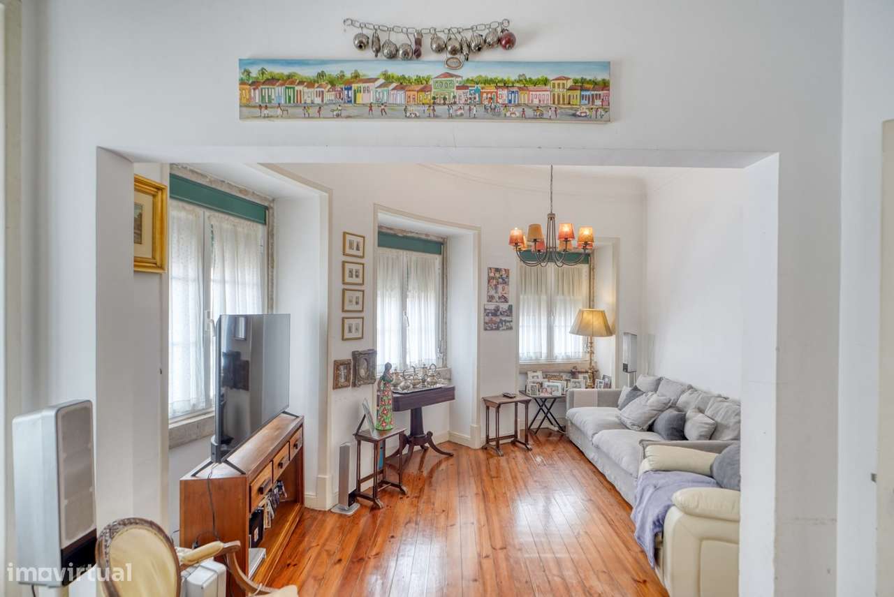 Apartamento T3 junto ao jardim da Parada, em Campo de Ourique - Grande imagem: 2/25