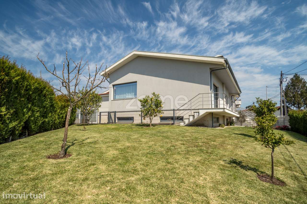 Moradia T4+2 com Piscina e Jardim no Coração de Gondomar - Grande imagem: 2/60