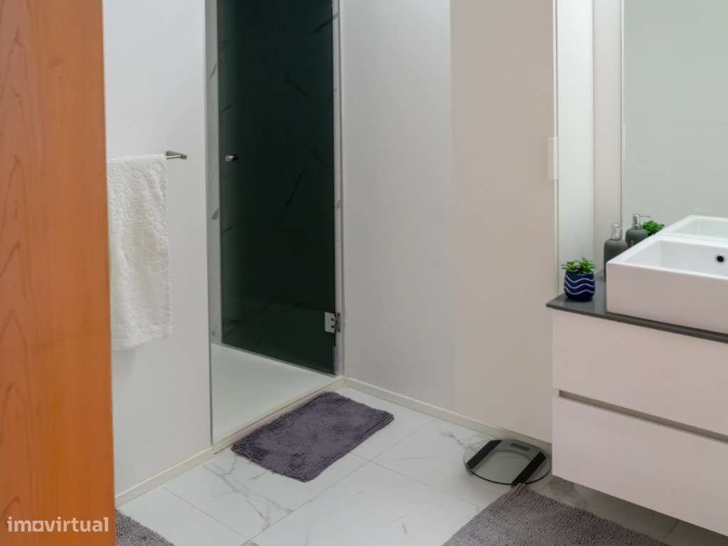 Excelente T3 c/ Garagem Fechada em Celeirós - Braga-35