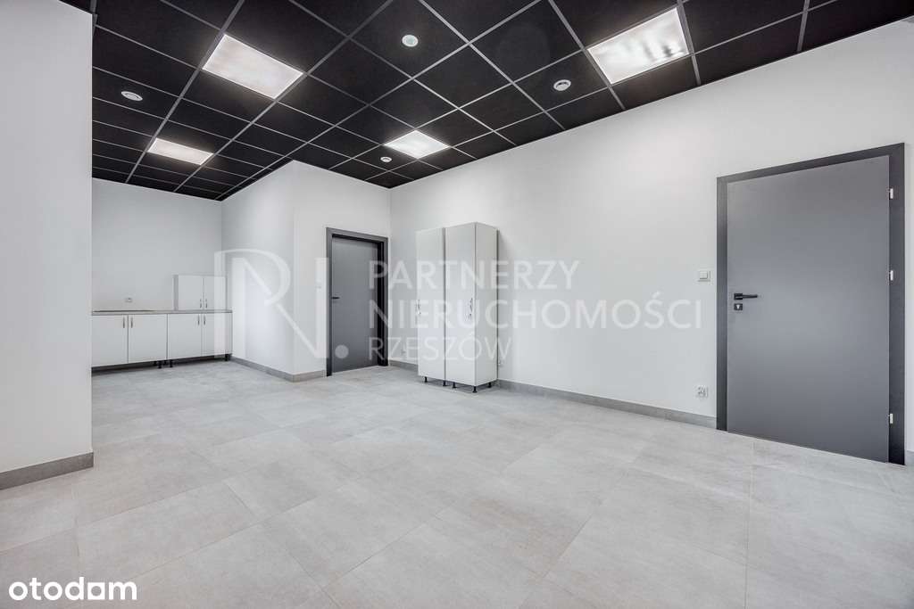 Nowoczesny Lokal W Świetnej Lokalizacji-1