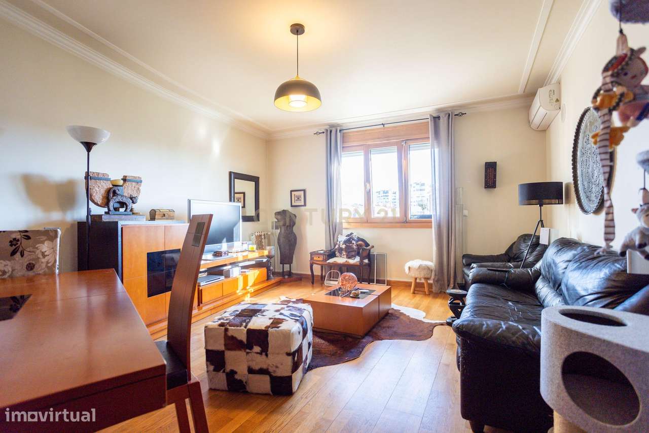 Apartamento T2 na Ribeirada com Garagem e Arrecadação-0