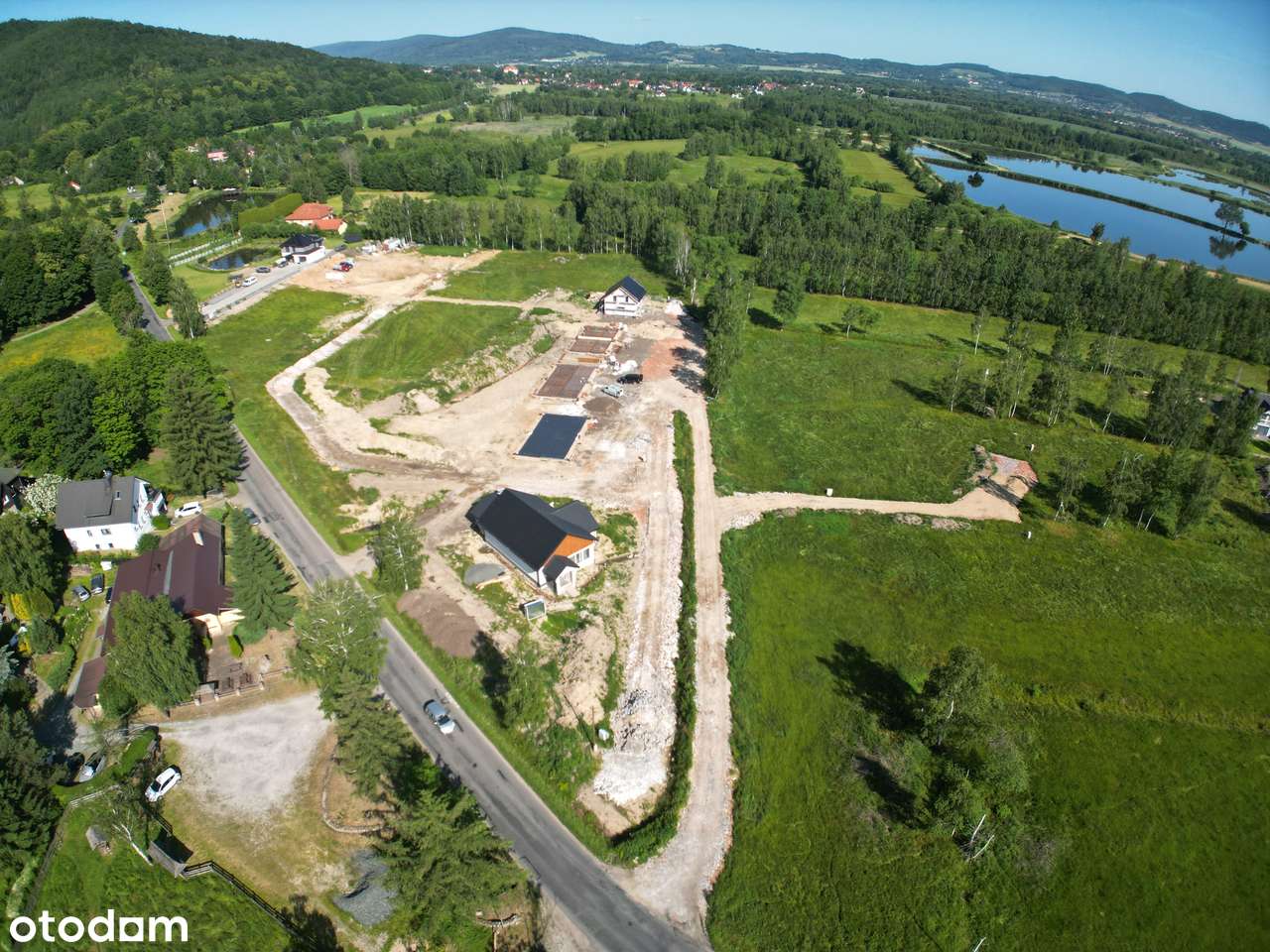 Działka na sprzedaż z dostępem do mediów i blisko natury-2