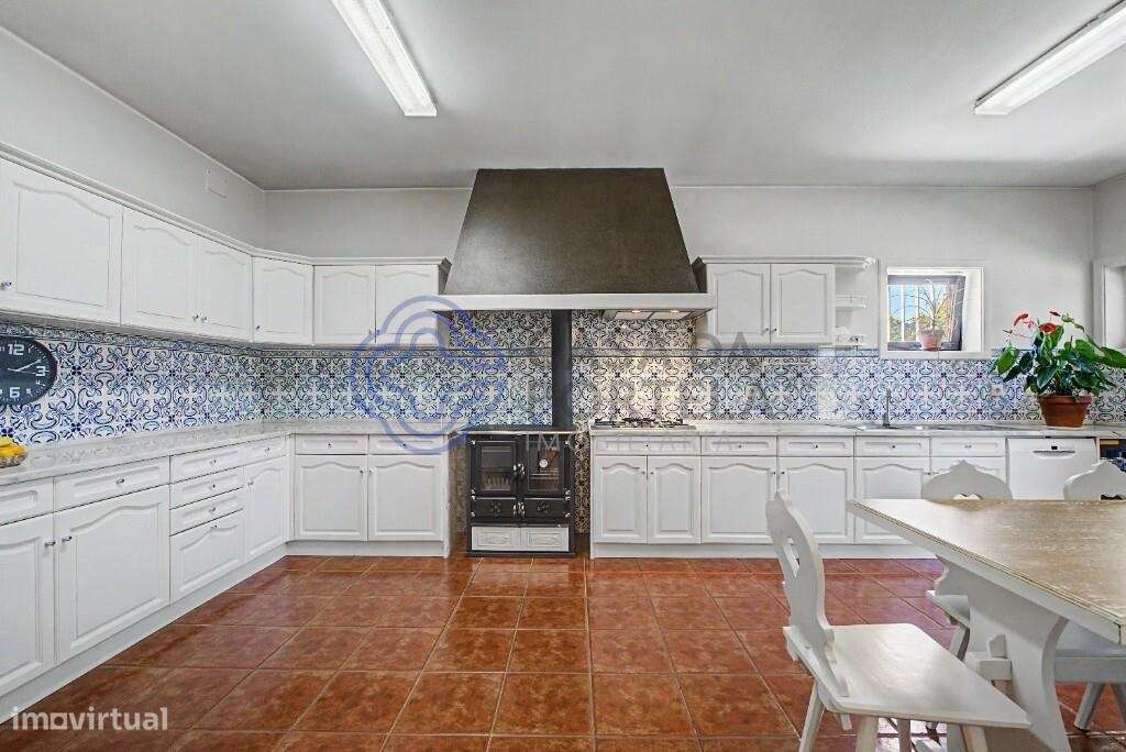 Moradia T6 (5.846m2) junto ao Picoto: Onde o Refúgio Familiar Encontra-29