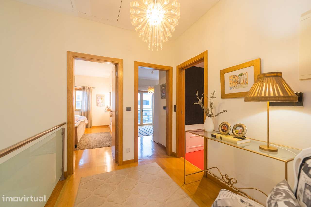 Moradia T-4+1 em Agualva Cacém-40