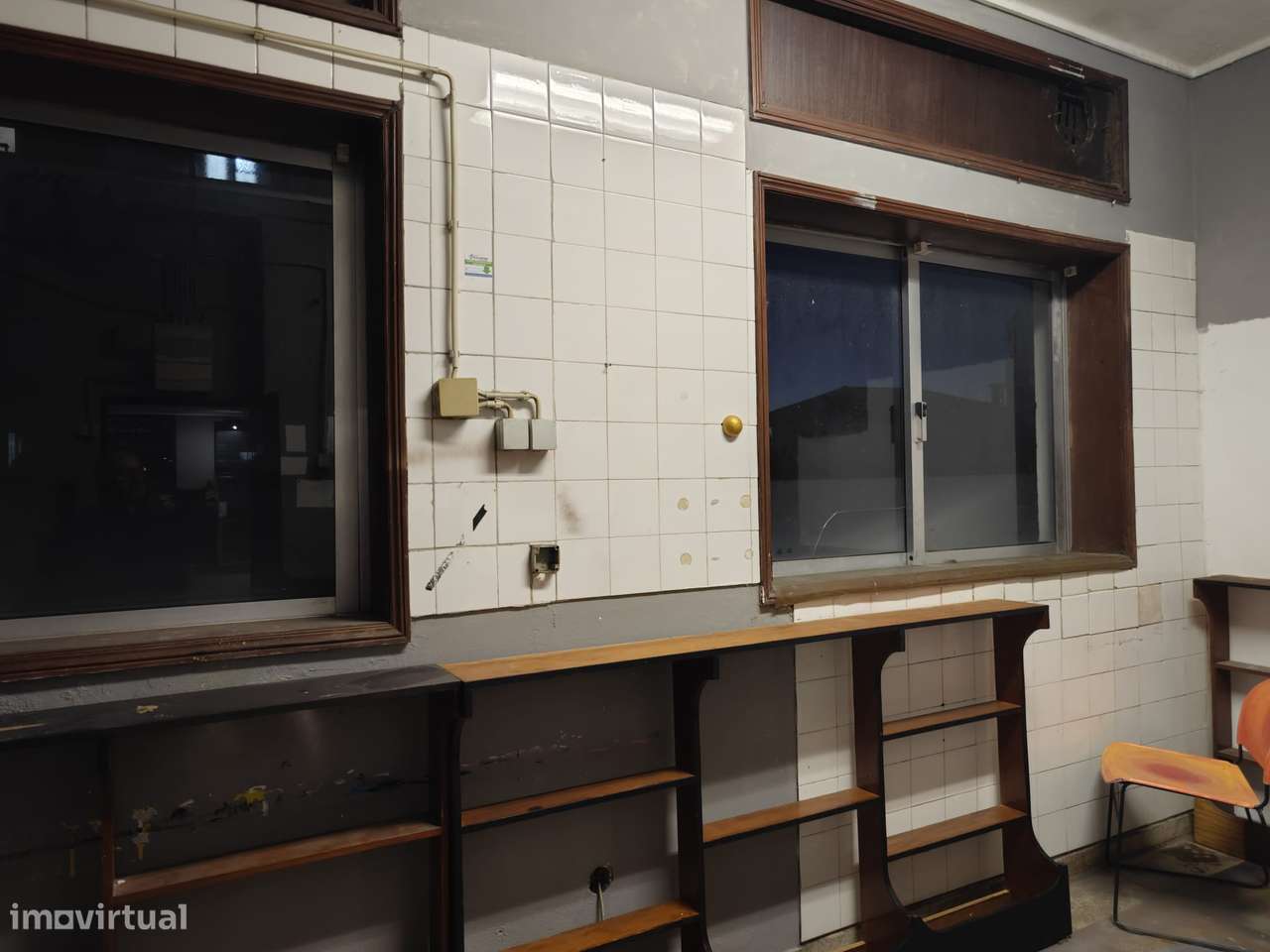 LOJA COM POTENCIAL PARA ESCRITÓRIOS OU HABITAÇÃO-14