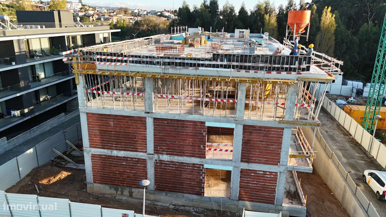 Apartamento T2 Em construção na Madalena-13