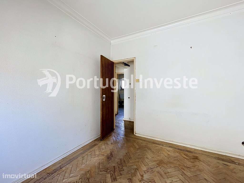 Apartamento de 5 assoalhadas na rua Capitão Leitão, Almada-22