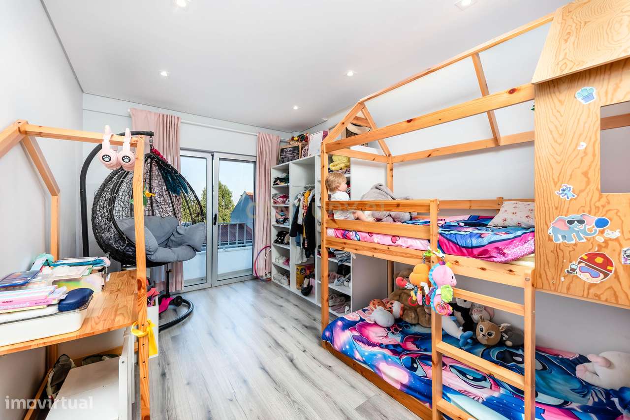 Apartamento T2 com Varanda em Encosta do Sol, Amadora-11