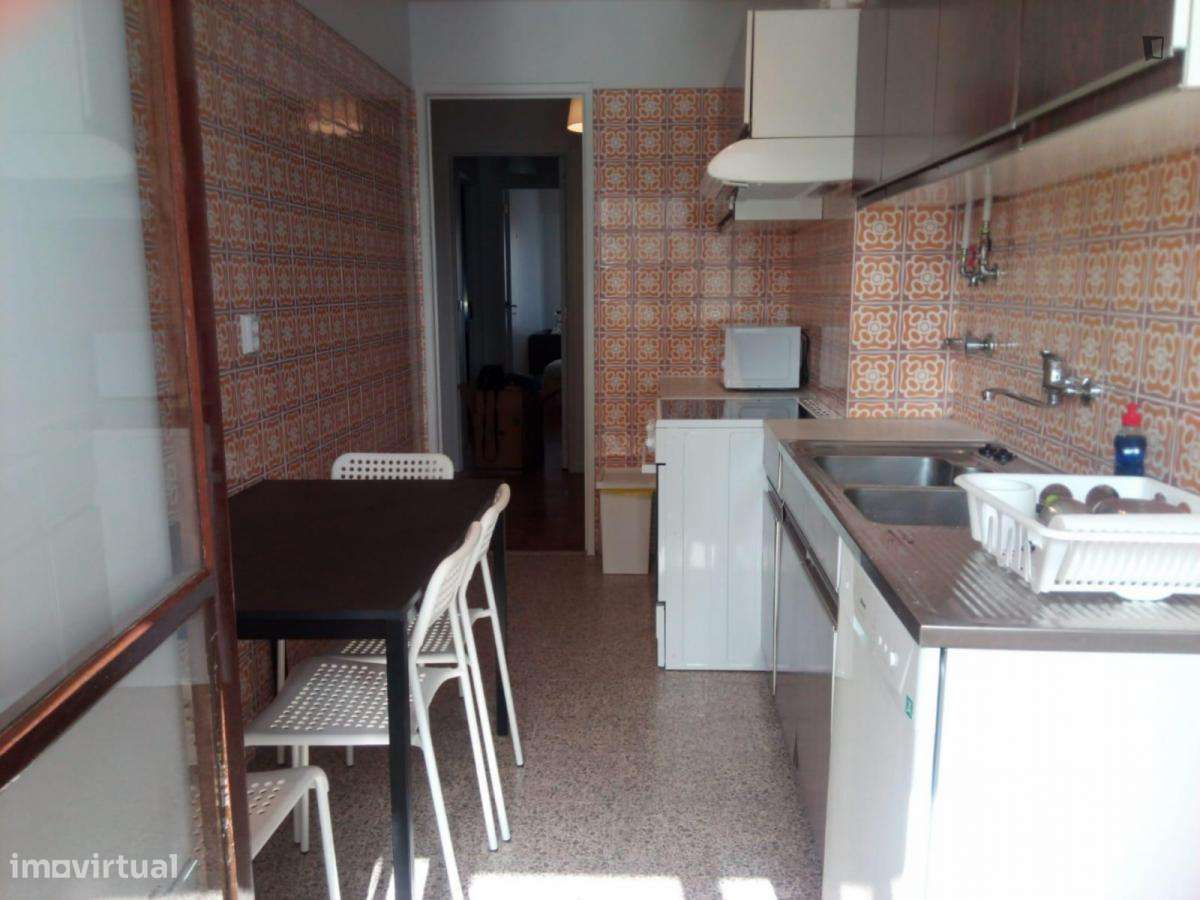 Quarto - localizado em Benfica Lisbon - Grande imagem: 4/6