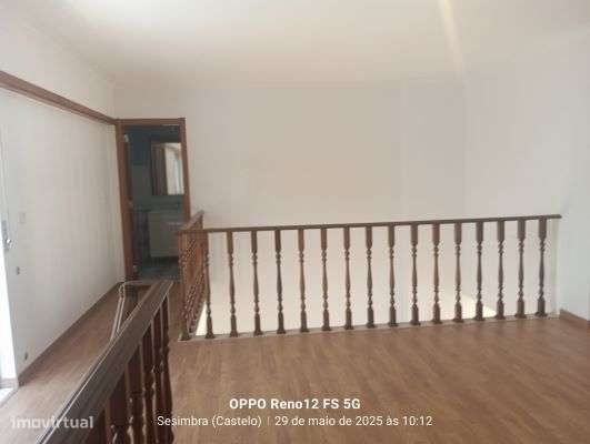 Moradia T4, localizada na zona da Cotovia, em Sesimbra-8