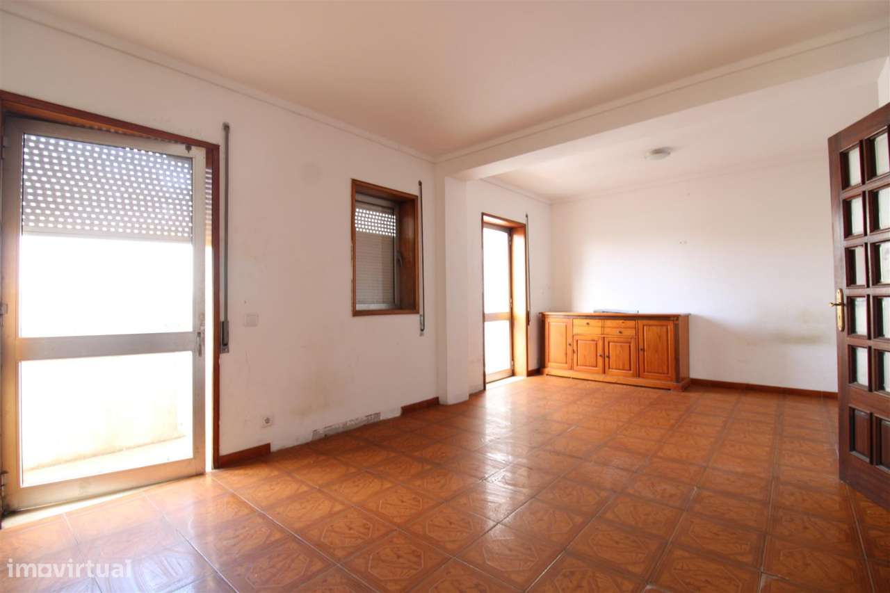 Apartamento T3 com garagem em Oliveira do Bairro-8