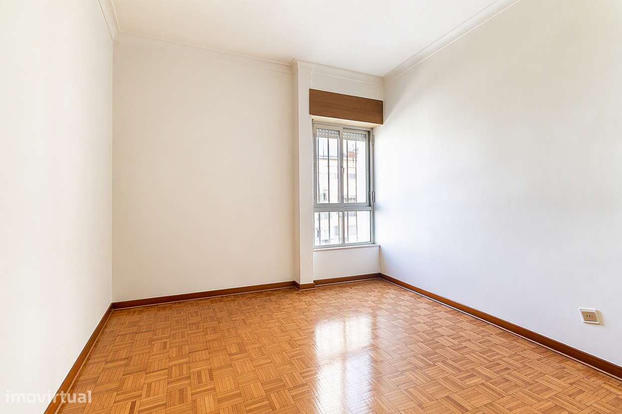 Apartamento T3 Duplex para remodelar em Alverca-20
