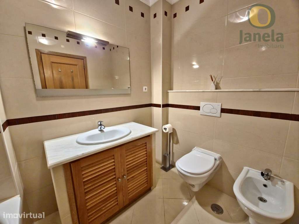 T2 grande com muita luz, duas varandas e boa localização em Faro-21